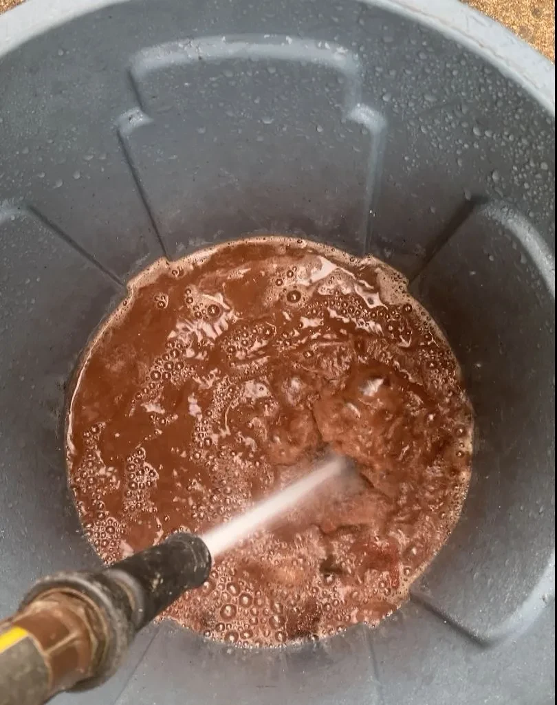 Washing lava rock before adding it to an aquaponics grow bed